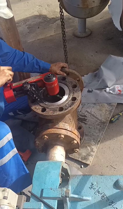 Online processing and repair of moving equipment