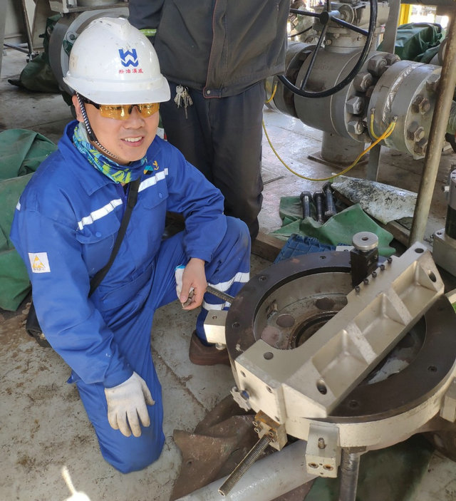 Online processing and repair of moving equipment